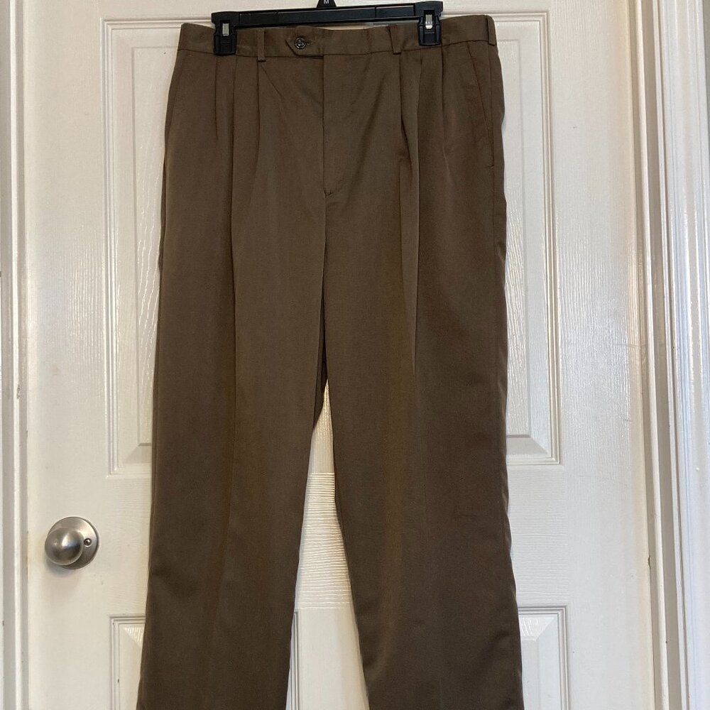Men's dress pants by Natural Issue green sze 33 by 30